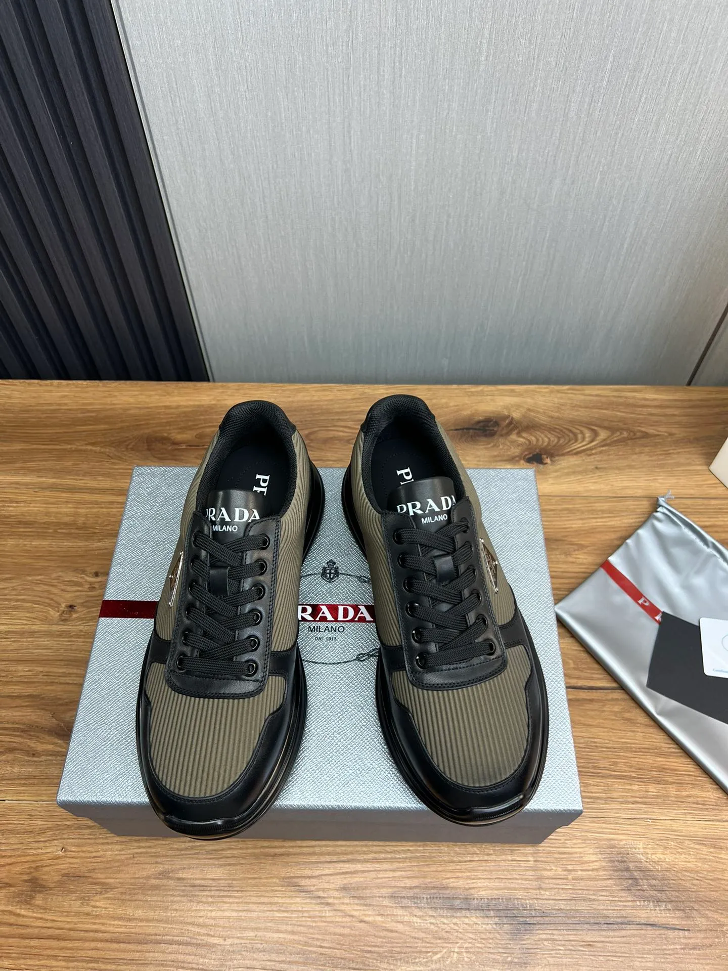 Men's shoes 💰580💰 [PRADA] Men's shoes are popular in the counter, official website is synchronized, 1 high-quality shipment ✔️Original cowhide stitching mesh + cowhide lining, 1🆚1 replica, original original bottom, 38-45 (45 customized, non-refundable)